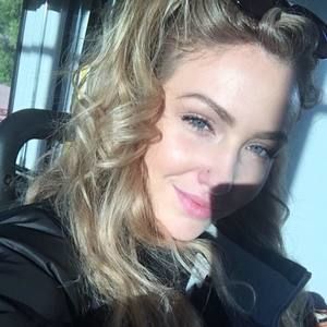 Meet your Posher, Simone